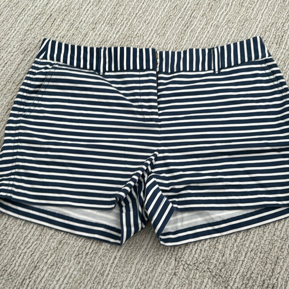 Vineyard Vines , excellent shape , blue and white striped shorts , size 16